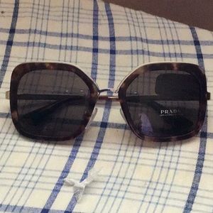 Prada sunglasses new with tag